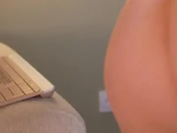Chaturbate Live Sex Cam of minimollyq