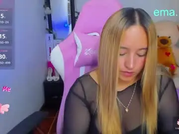 Chaturbate Nude Webcam of ema_tayy