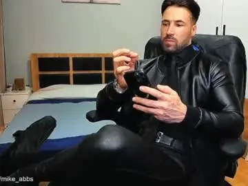 Chaturbate Watch Live Sex Cams of mikestrip
