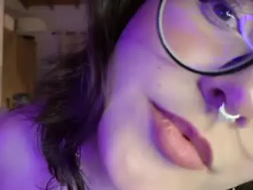 Chaturbate Live Sex Cam of hazelbrownn23