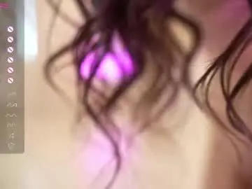 Chaturbate Watch Live Sex Cams of queenelia