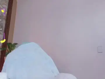 Chaturbate Live Sex Cam of ahvi_ebony