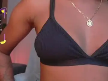 Chaturbate Live Sex Cam of ahvi_ebony