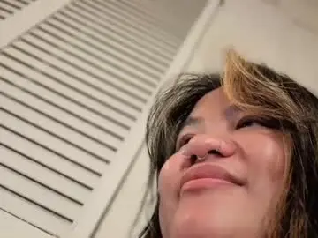 Chaturbate Live Sex Cam of momgoeswild