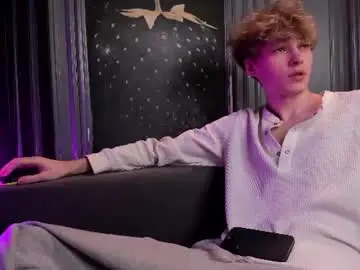 Chaturbate Live Sex Cam of curlytwinkboy