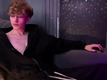 Chaturbate Sex Chat of curlytwinkboy
