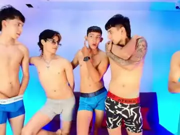 Chaturbate Live Sex Cam of chillbicrew