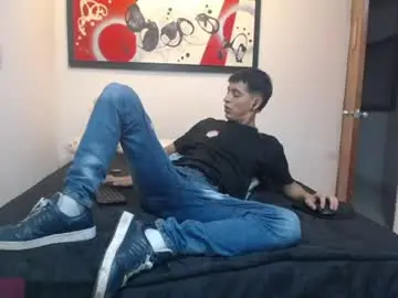 Chaturbate Nude Webcam of andrescoll25