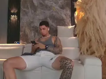 Chaturbate Best live sex cam show of camiloalvarezzz3