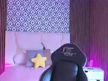 Chaturbate Live Sex Cam of beella_tay1