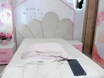 Chaturbate Live Sex Cam of millieskinny18