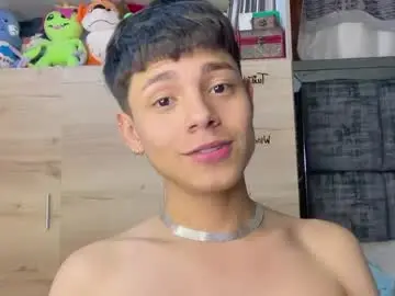 Chaturbate Live Sex Cam of andy_belier