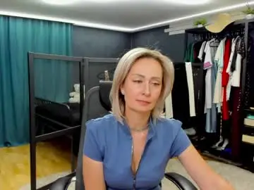 Chaturbate Nude Webcam of julia__cherry_