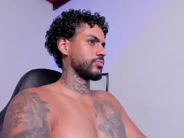 Chaturbate Live Sex of luigi1_