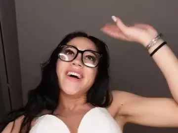 Chaturbate Live Sex Cam of miavelvety