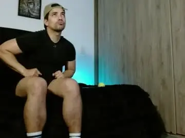 Chaturbate Live Sex Cam of ian_davis