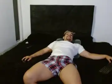 Chaturbate Free Porn Cam of ian_davis