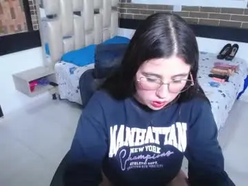 Chaturbate Live Sex Cam of pink_fox03