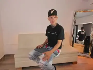Chaturbate Free Porn Cam of darwin_stark
