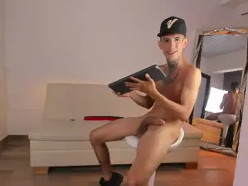 Chaturbate Live Porn of darwin_stark