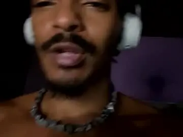 Chaturbate Live Porn of trillahung