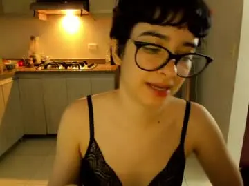 Chaturbate Live Sex Cam of petitee_lunna