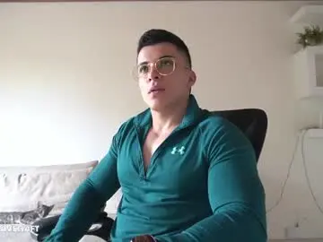 Chaturbate Free Porn Cam of maximohoot