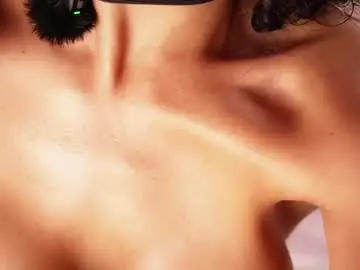 Chaturbate Live Sex Cam of oshun_25