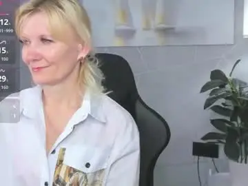 Chaturbate Free Live Porn of julie_lucasss