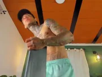 Chaturbate Live Sex Cam of aron_ford