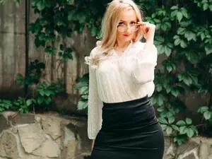 Myfreecams Watch Live Sex Cams of White_flwer