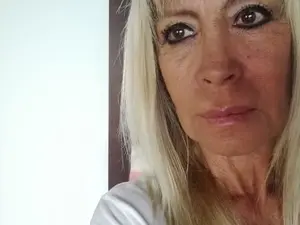 Myfreecams Sex Chat of Latinablond7
