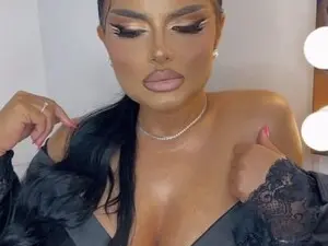 Myfreecams Live Sex Cam of Issabela18