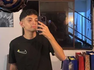 Streamate Nude Webcam of AllanCollins