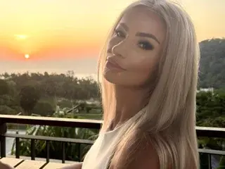 Streamate Free Porn Cam of MarillynnMoon