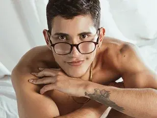 Streamate Sex Cam of Emilio_rivs