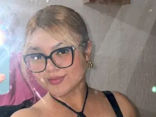 Streamate Live Sex Cam of Angel_Petitee