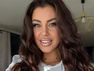 Streamate Live Porn of Amida_Chris