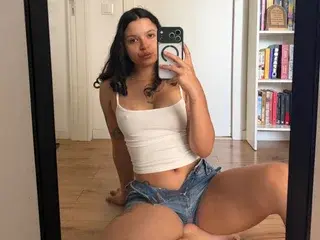 Streamate Watch Live Sex Cams of rossilari