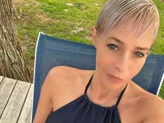 Streamate Live Sex of thesexymilf22