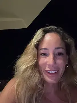 Stripchat Live Sex Cam of SweetAlegra_