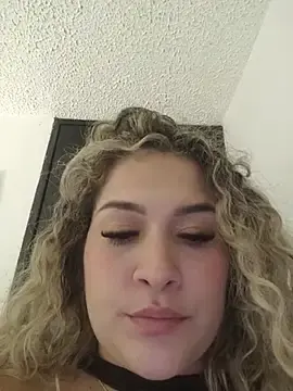 Stripchat Free Live Porn of Sara_smiiith211