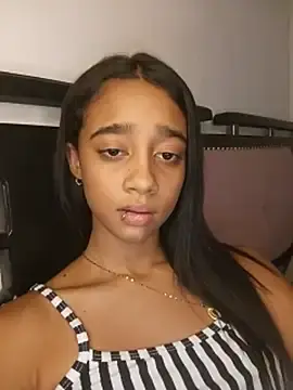 Stripchat Live Sex Cam of Zoe_Sweett18