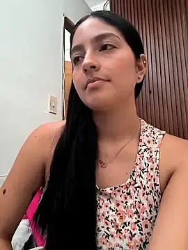 Stripchat Sex Cam of SophiCastro09_