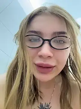 Stripchat Live Sex of FlashTitsRoyal