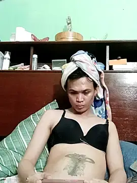 Stripchat Free Live Porn of QueenSoreal