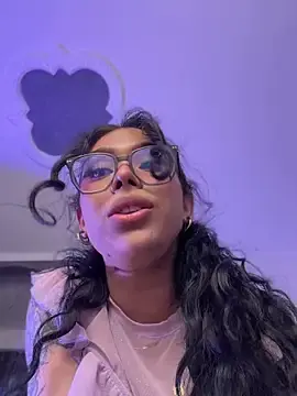Stripchat Sex Cam of Samantha_Bernardo
