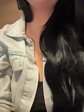 Stripchat Live Sex Cam of Tisha_Busty