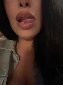 Stripchat Adult Webcam of Tisha_Busty