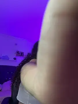 Stripchat Watch Live Sex Cams of Linda-323